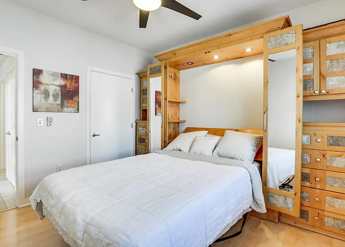 Near Golf & Trails! Pet-friendly